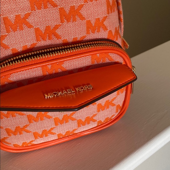 Michael Kors Maisie Medium Pebbled Leather 2-in-1 Backpack  Orange OS - Picture 5 of 8